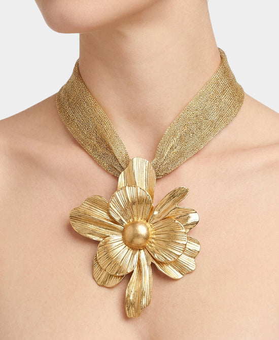 
Mesh Flower Pedant Necklace in GOLD view 1