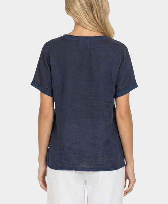 
flower print hi-lo ss tee in NAVY view 2
