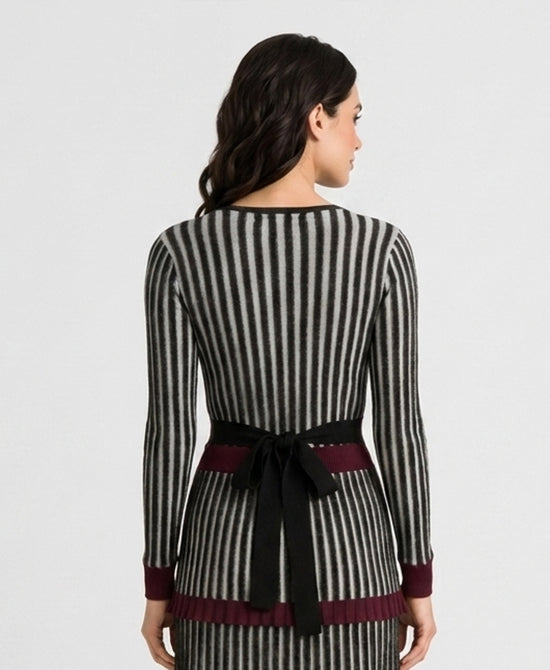 
RIBBED BLK WRAP TOP in BLACK/BURGUNDY view 2
