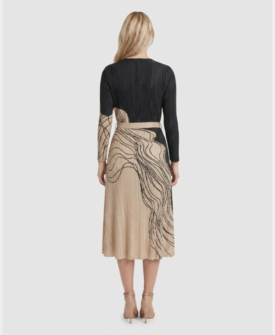 
Colorblock Crinkle Midi Dress in BLACK/BEIGE view 2