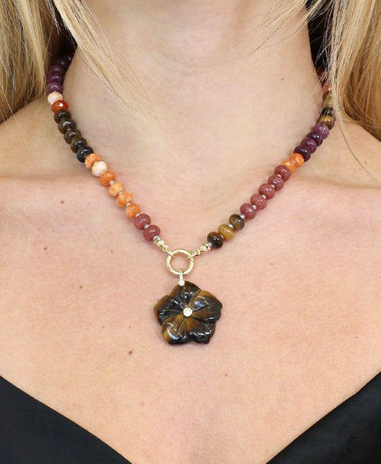 Flower Beaded Pendant Necklace view 